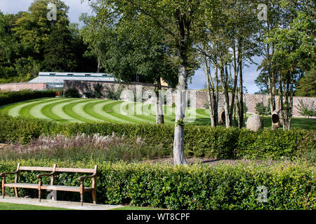 Das Newt rasen Streifen und die parklandschaft am späten Sommer Tag Stockfoto