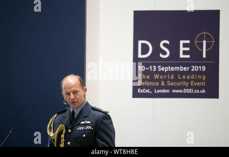 ExCel, London, UK. 11. September 2019. Defence and Security Equipment International (DSEI) Event Tag 2 mit Keynote speaker Air Chief Marshal Michael Aspley Guise, Leiter der Luft Personal, RAF. Credit: Malcolm Park/Alamy Leben Nachrichten. Stockfoto