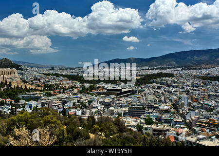 Athen, Griechenland, JUN 04,2016. Stadt Athen in ihrer Größe vom Hügel der Musen beobachtet. Stockfoto