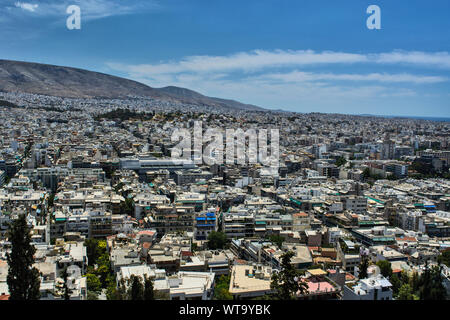 Athen, Griechenland, JUN 04,2016. Stadt Athen in ihrer Größe vom Hügel der Musen beobachtet. Stockfoto