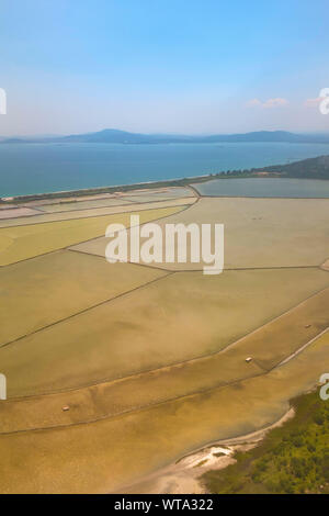 Die Salzseen von olnitsi" in Burgas, Bulgarien. Die Salinen sind natürliche Pools mit Heilschlamm, Salz und Lauge. Stockfoto