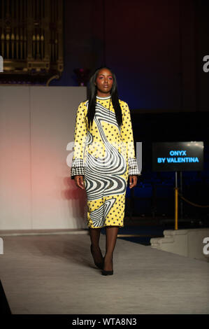 Designer zeigen ihre neuesten Kollektionen auf dem Laufsteg in London African Fashion Week. Freimaurer Hall London. 10,08.19 Mit: Catwalk Modelle Wo: London, Großbritannien Wann: 11 Aug 2019 Quelle: WENN.com Stockfoto