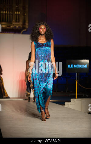 Designer zeigen ihre neuesten Kollektionen auf dem Laufsteg in London African Fashion Week. Freimaurer Hall London. 10,08.19 Mit: Catwalk Modelle Wo: London, Großbritannien Wann: 11 Aug 2019 Quelle: WENN.com Stockfoto