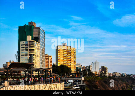 Küste von Lima am Pazifischen Ozean in Miraflores Stockfoto