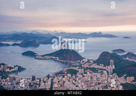 Blick auf Rio de Janeiro aus dem Corcovado Hügel Stockfoto