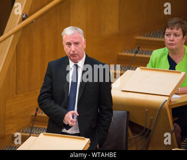 Edinburgh, Großbritannien. 5. September 2019. Bild: (links) James Kelly MSP gefragt: Die Szenen, die wir in Govan auf Freitag Nacht gezeugt wurden, inakzeptabel und schockierend. Bigotterie und Intoleranz keinen Platz in einem modernen, fortschrittlichen Gesellschaft. In Reaktion auf diese Ereignisse, wir alle haben eine Verantwortung über unsere Sprache und Ton, vorsichtig zu sein. In Reaktion auf die Herr McConnell Kommentare, dass noch mehr getan werden kann Sektierertum in Angriff zu nehmen, was wird getan, mit Parteien über Parlament und mit Gruppen über Schottland zu arbeiten, Bigotterie und Intoleranz zu bekämpfen? (Rechts) Rhoda Grant MSP. Colin Fisher/CDFIMAGES.COM Stockfoto