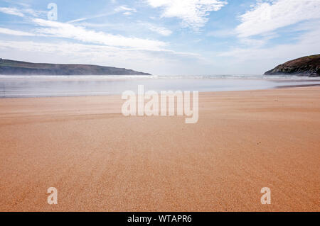 Lüssow Strand, wie Nebel Aufzüge, Mizen Head, County Cork, Irland Stockfoto