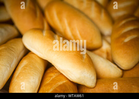 Frische Brötchen in der Bäckerei Stockfoto