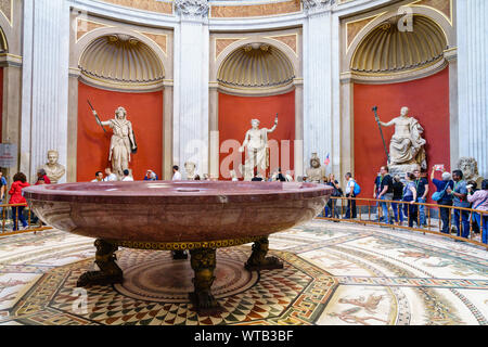 Vatikan, Rom, Italien, 19. Oktober 2018: Ansicht der Sala Rotunda (Runde) in den Vatikanischen Museen, Rom, Italien Stockfoto