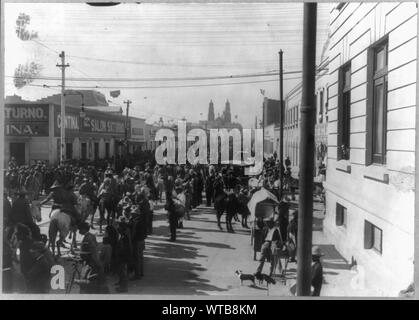 Mexikanischen Krieg, 1914: Rebellen durch Straße in Chihuahua Stockfoto