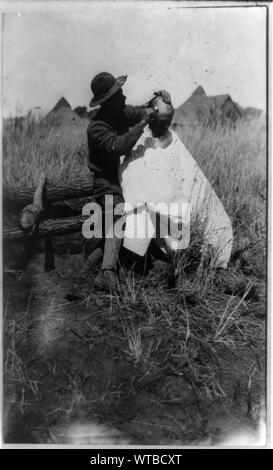 Mexiko - USA Kampagne gegen Villa - 1916. Der Barbier von der Brigade Hdqts. In der Nähe von Casa Grande, Mexiko Stockfoto