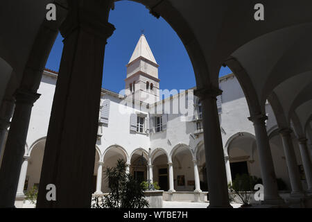 Piran, Slowenien die Kreuzgänge des Heiligen Franziskus Kloster, Piran, Slowenien, Europa Stockfoto