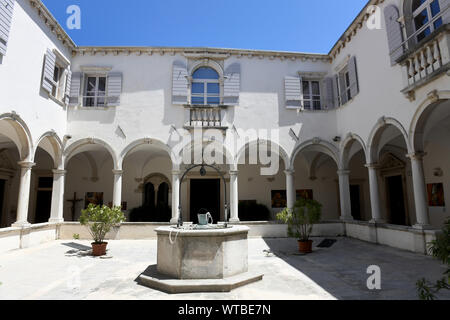 Piran, Slowenien die Kreuzgänge des Heiligen Franziskus Kloster, Piran, Slowenien, Europa Stockfoto