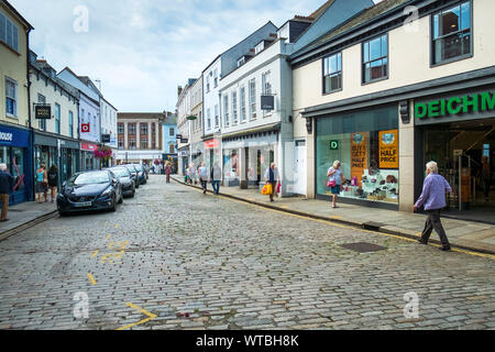 Eine allgemeine Straßenszene in Truro. Die King Street. Stockfoto