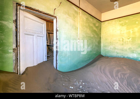 Innenraum der verlassenen Haus, Kolmanskuppe, Karas, Namibia Stockfoto