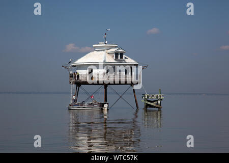 Der mittleren Bucht oder Mobile Bay Leuchtturm, Mobile Bay, Alabama Stockfoto