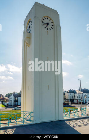 Art Deco Stil Clock Tower (Grad II) bei Seaton Carew Stockfoto