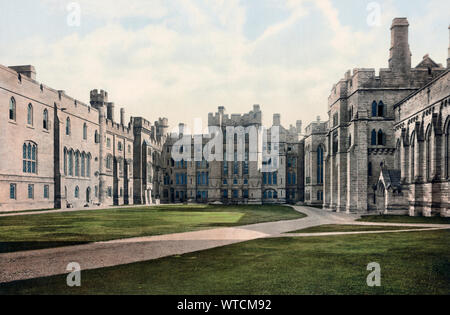 England. Großbritannien. Arundel Castle. Das Viereck. Arundel Castle befindet sich in einem restaurierten und umgebauten mittelalterlichen Burg in Arundel, West Sussex, England. Stockfoto