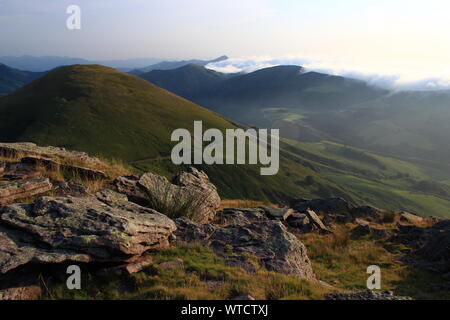 Malerische Aussicht vom Berg Artzamendi im französischen Baskenland Stockfoto