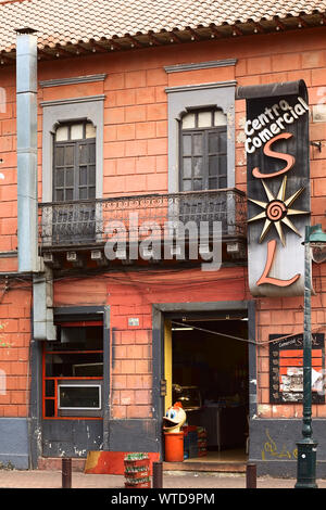 AMBATO, Ecuador - 23. JUNI 2014: Centro Comercial (Handelszentrum) Sol auf Martinez Street an Cevallos Park im Zentrum der Stadt am 23. Juni 2014 Stockfoto