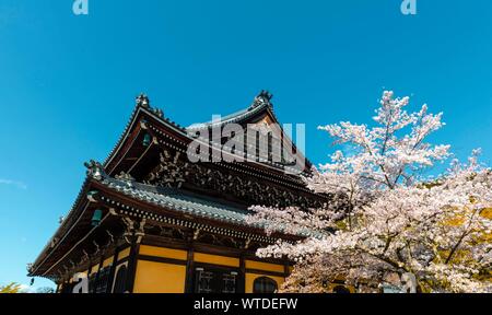 Nanzenji Temple mit Kirschblüten, Kyoto, Japan Stockfoto