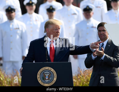 Washington, USA. 11 Sep, 2019. Us-Präsident Donald Trump (Vorne) beteiligt sich an einem Festakt zum 18. Jahrestag der Anschläge des 11. September im Pentagon in Arlington, Virginia, in den Vereinigten Staaten kennzeichnen, an Sept. 11, 2019. Quelle: Liu Jie/Xinhua/Alamy leben Nachrichten Stockfoto