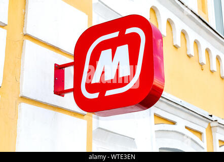 Moskau, Russland - Juli 7, 2019: Logo der Magnet's Store Russland größter Einzelhändler Stockfoto