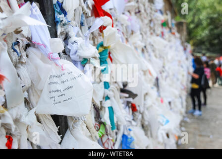 Viele Wünsche auf der, die Wand an der das Haus der Jungfrau Maria in der Türkei. Eine Wallfahrt für viele Christen ihre Wünsche wahr werden lassen. Stockfoto