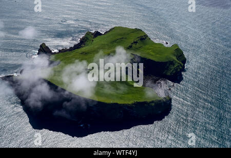 Luftaufnahme der kleinen Insel in Island Stockfoto