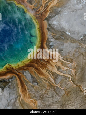 Luftaufnahme von Grand Prismatic Spring im Yellowstone. Stockfoto