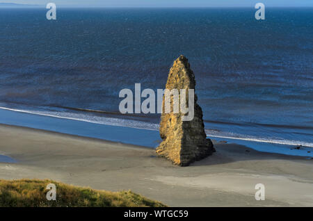 Oder: Curry County, Nördliche Curry County Coast, Kap Blanco, Cape Blanco State Park. Meer Stack steigt vom Strand [fragen Sie nach Nr. 278.364.] Stockfoto