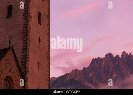 Panorama der Dolomiten von Innichen bei Sonnenuntergang Stockfoto