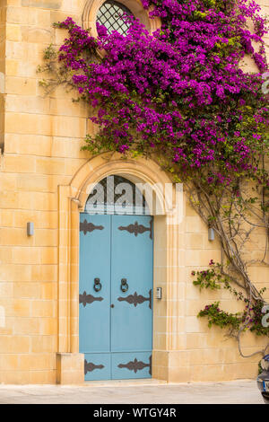 Die alte Hauptstadt der Malte, Mdina, auf einer Hochebene im Zentrum der Insel, engen Gassen, Haus Eingang, Stockfoto