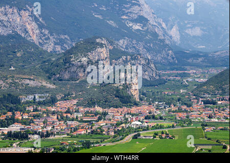 Arco - Die Stadt mit der mittelalterlichen Burg. Stockfoto