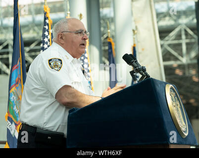 New York, NY - 11. September 2019: Monsignore Robert J. Romano spricht auf 9/11 Memorial Ride bei Jacob Javits Center Stockfoto