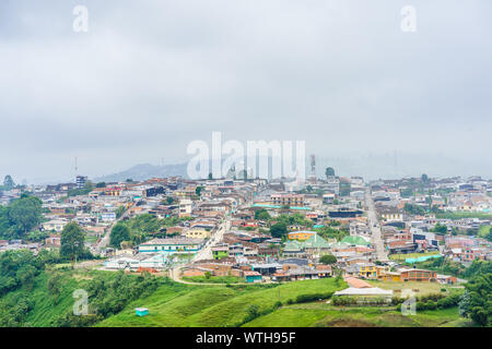 Luftaufnahme über die koloniale Stadt Filandia in Kolumbien Stockfoto
