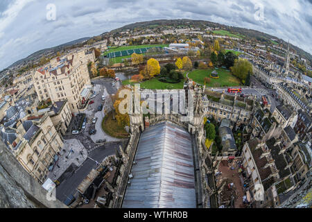 Fisheye Schuß von Badewanne und Parade Gärten vom Turm der Abtei von Bath Stockfoto