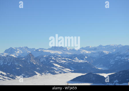 Panoramablick alipne und Schnee Blick vom Mount Rigi Kulm Kaltbad in der Nähe von Vitznau, Schweiz Stockfoto