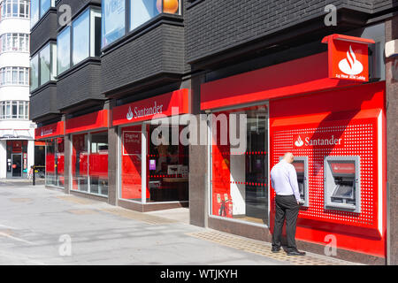 Santander Bank, Tottenham Court Road, Westminster, London Borough von Camden, Greater London, England, Vereinigtes Königreich Stockfoto