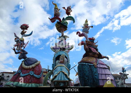 Skulpturen, oder monumentos, während Las Fallas in Valencia, Spanien. Stockfoto