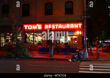 Tom's Restaurant, das Äußere routinemäßig in Seinfeld Episoden verwendet wurde, ist eine der bekanntesten Diners in der Upper West Side, Manhattan im August Stockfoto