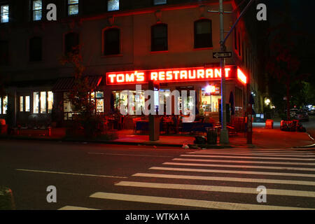 Tom's Restaurant, das Äußere routinemäßig in Seinfeld Episoden verwendet wurde, ist eine der bekanntesten Diners in der Upper West Side, Manhattan im August Stockfoto