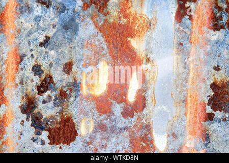 Detaillierte Nahaufnahme auf verwitterte rostiges Metall in hoher Auflösung Stockfoto
