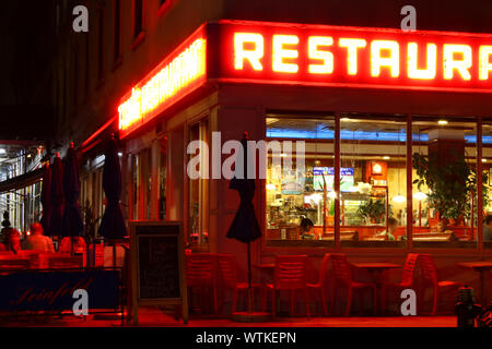 Tom's Restaurant, das Äußere routinemäßig in Seinfeld Episoden verwendet wurde, ist eine der bekanntesten Diners in der Upper West Side, Manhattan im August Stockfoto