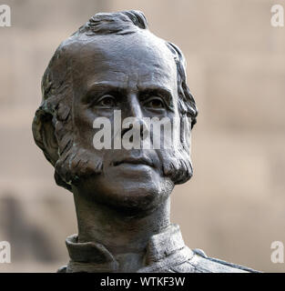 Detail von James Braidwood Statue (1800-1861), ein schottischer Feuerwehrmann, der einer der ersten Kommunalen der Welt Feuerwehr in Edinburgh im Jahr 1824 gegründet. Stockfoto