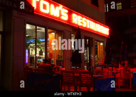 Tom's Restaurant, das Äußere routinemäßig in Seinfeld Episoden verwendet wurde, ist eine der bekanntesten Diners in der Upper West Side, Manhattan im August Stockfoto