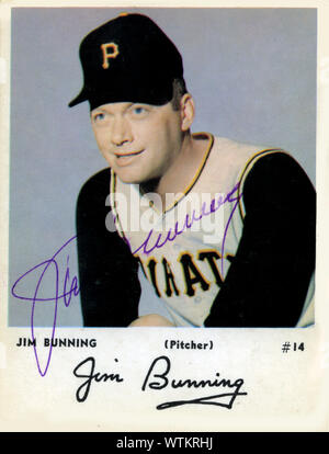 Handsignierte 1960 der era Baseball card der Hall of Fame Spieler Jim Bunning mit dem pitttsburgh Piraten. später im Leben Bunning wurde zum Kongreß in Kentucky gewählt. Stockfoto