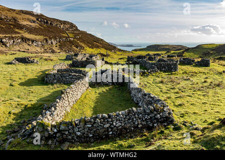 Das verlassene Dorf Treshnish Crackaig auf der Halbinsel an der Küste zu Fuß, Isle of Mull, Schottland, Großbritannien Stockfoto