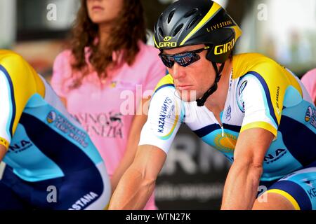 Team Astana mit Lance Armstrong bereitet sich für das Mannschaftszeitfahren in Venedig Italien Stockfoto