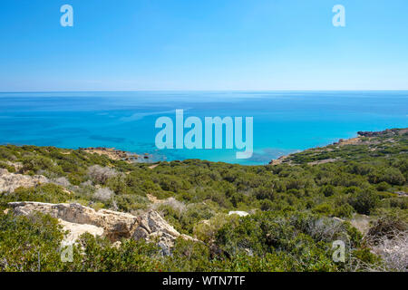 Einsamen Strand auf der Halbinsel Karpaz, Rizokarpaso (Dipkarpaz), Famagusta (ISKELE) Bezirk, Zypern (Nordzypern). Stockfoto